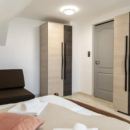 Tengercsillag Vendeghaz * Alsóörs